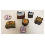 1090	GROUP OF ASSORTED ASIAN PORCELAIN & LACQUERED COVERED TRINKET BOXES