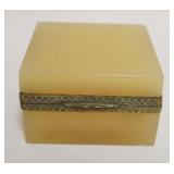 1008	ONYX HINGED LID DRESSER BOX, APPROXIMATELY 4 IN SQUARE X 2 1/4 IN HIGH