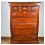 CHEST OF DRAWERS | Large chest of drawers with carved wood sides and 6 full-width drawers. - l. 38.2