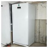 FRIGIDAIRE GALLERY FREEZER | Large standing Fridigaire Gallery freezer - h. 71 x w. 28.5 x l. 32 in