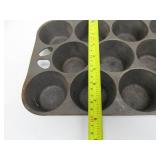 Vintage GRISWOLD & WAGNER Ware Cast Iron Muffin Pan