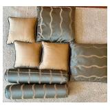 Chaise Lounge Bench Chair with 7 Accent Pillows