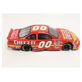 NASCAR Diecast 1:24 Larry Pearson #00 Cheez It 1999 Pontiac