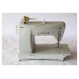 Vintage SINGER 628 Touch & Sew Zig Zag Sewing Machine w/Foot Pedal...
