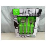 New 20 Piece Flatware Set