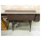 ~VINTAGE~ SINGER SEWING MACHINE CABINET