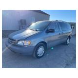 2000 Toyota Sienna LE