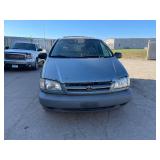 2000 Toyota Sienna LE