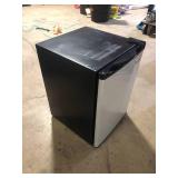 Magic Chef 2.6 cu. ft. Mini Fridge in Stainless Look  Customer Returns See Pictures