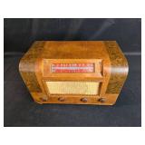 Vintage 2-Band Superheterodyne Radio Model 5011 - 6 Tube Radio