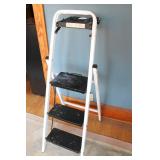 Step Ladder - 4-Tier Folding Design