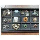 Lot Of Vintage Cameos & Pendants, Rhinestone Brooches (Wedgwood, Florenza & Others)