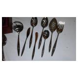 Oneida Craft Deluxe Stainless Silverware, Stainless Sheffield English Blades And More.