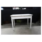 SMALL WHITE END TABLE / VINTAGE ENAMEL