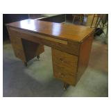 (FRNT) Vintage Wood Desk with 4 Dra...