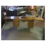 (FRNT) Vintage Wood Desk with 4 Dra...