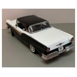 Sun Star 1957 Ford Fairlane 1:18 Scale Model Car