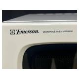 Emerson Microwave Oven MW8995W with Glass Turntable and CO2 Alarm