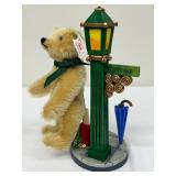 Steiff Splash Bear 665998, LE 4000 (1392), with Lamp Post and Stand