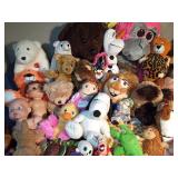 Lg tote of plush animals, Beanie babies, dolls, pillows