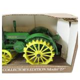 Ertl John Deere 1953 Model "D" Tractor w/ Box 1990 1/16th Scale