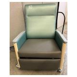 Clinical Care Patient Treatment Power Recovery Lift Recliner Chair - Extra Wide Seat 27" 750lb Capacity - Works Great!