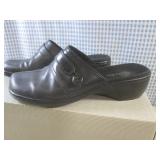 (CS) Pair of Clarks Black Shoes Siz...