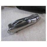 (CNTR) 2 Multi Tool Knives with Pou...