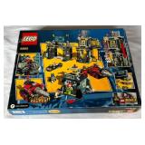 LEGO The Batcave 6860 DC Universe 689 Piece Set