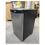 Danby - Designer 4.4 Cu. Ft. Mini Fridge - Black/Stainless Steel Look Model DAR044A4BSLDD-6 - Small Dents Back