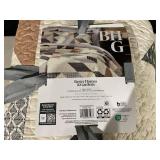 Better Homes & Gardens Off-White Starburst Cotton Quilt, King