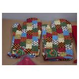 Holiday Themed Oven Mitts and Hand Towels