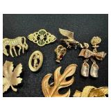 20+ Mostly Gold Toned Asst Brooches & Pins