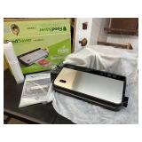 New FoodSaver FM2900 Vacuum Sealer System Keeps Food Fresh & Stored w/ Bags