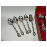 94 Piece Oneida Chandelier Stainless Flatware Silverware Set