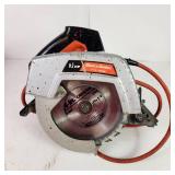 Black & Decker U-131 7 1/4" Circular Saw Corded Extra Blades Metal Case Great Condition