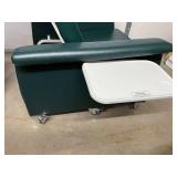 Winco 900 Bariatric Care Patient Mobile Chair With Flip Up Side Table - 1000 lbs. Max Weight Capacity - In Great Condition!