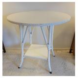 Antique Round White Wicker Ocassional Table