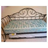 Scolling Iron Frame Trundle Day Bed