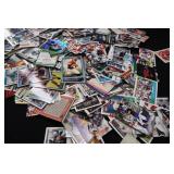 LARGE ASSORTMENT OF SPORTS CARDS