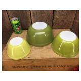 Vintage Pyrex 3 Nesting Bowls - Green