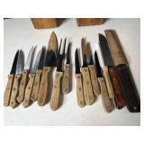 Wooden Handle Kitchen Knives with Block Storage