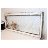 Vintage Country-Style Wooden Frame with Chicken Wire and Star Decoration