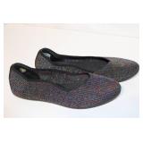 Size 8.5 Black and Multicolor Flat Shoes by Skechers