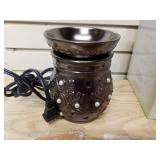 Scentsy Full size warmer and 4 Scents