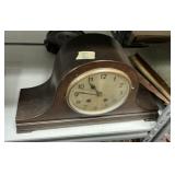 VTG Oak Mantle Clock