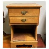 Late 20th Century Traditional Style Night Stand