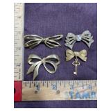 BOW BROOCH LOT