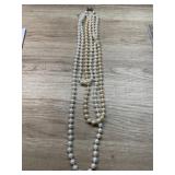 Three strand ï¿½pearlï¿½ necklace