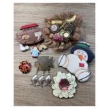 Mixed brooch lot